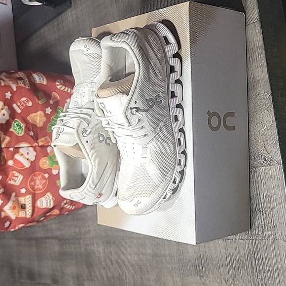 On Running Shoes - On Cloud 5 White Running Shoes Sneakers Athleisure Size 6 Women's